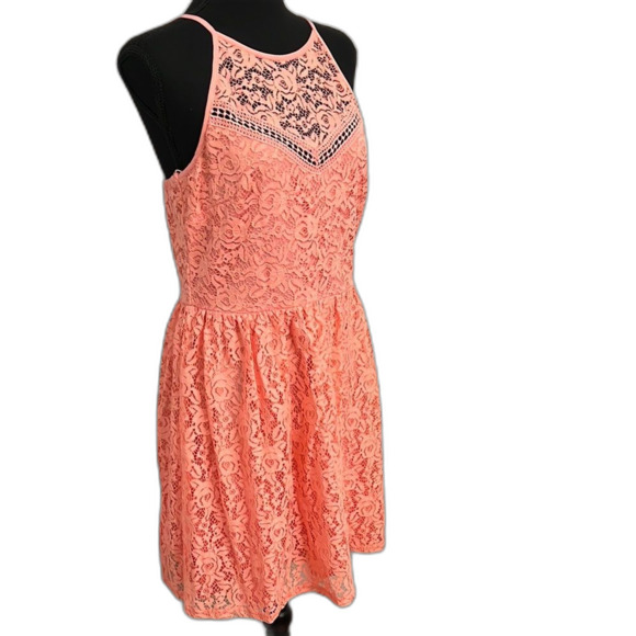Sleeveless Lace Halter Dress in Peach/Coral. Size 13 (juniors) - Picture 1 of 6